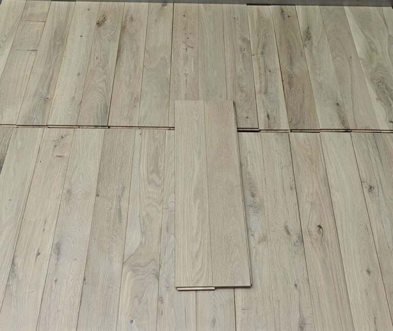Parquet Roble Modern Line — Acabado invisible 90×600 · Macizo 15 mm · grade Classic