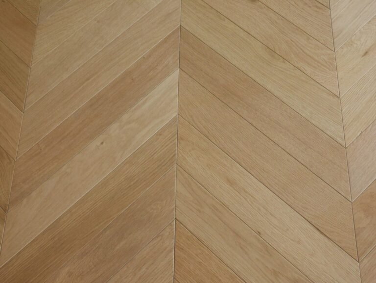 Parquet Roble Modern Line — Cepillado barniz mate 90×510 · grade AB