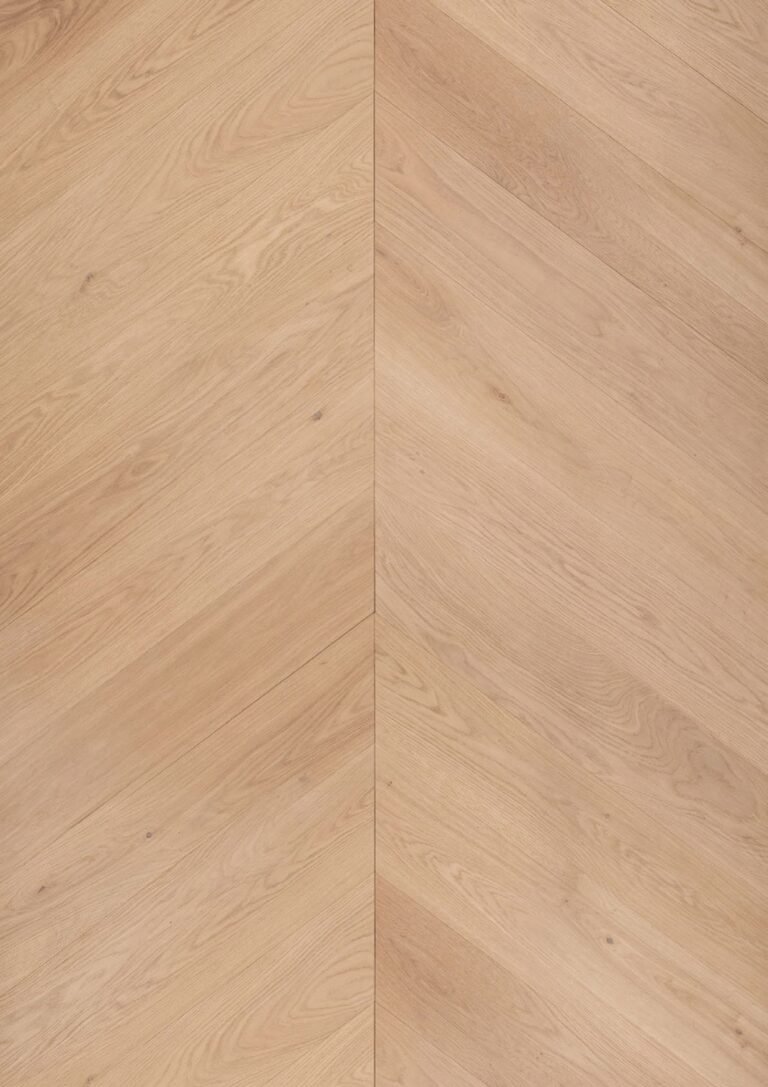 Oak Parquet Signature — Classic Chevron Lacquered Brushed 90×660