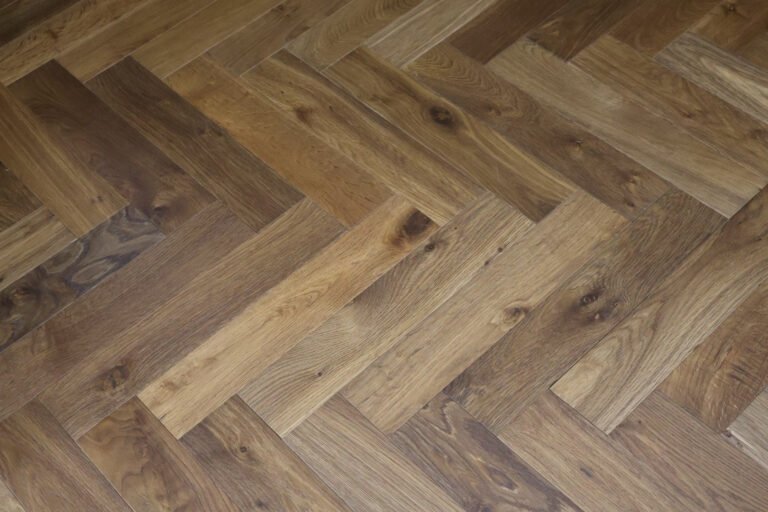 Parquet Roble Modern Line — Cepillado ahumado 90×510 · Macizo 15 mm · grade Classic