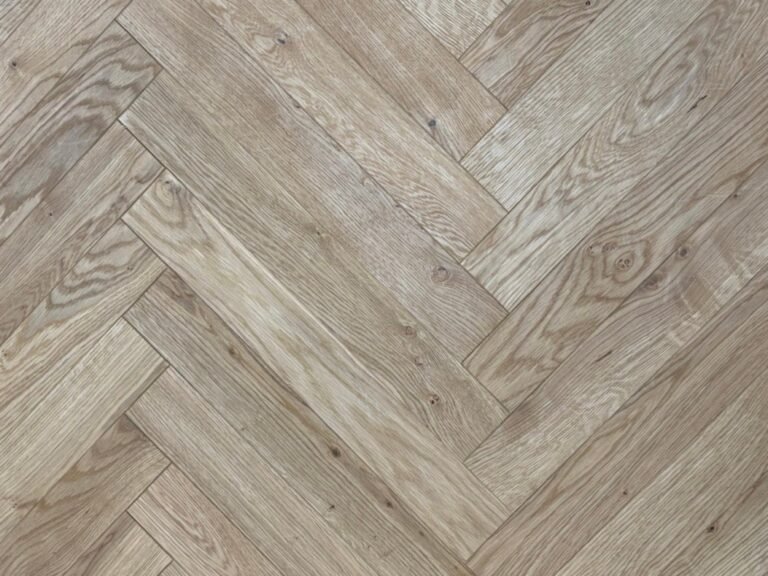 Eichenparkett Nature Raw Wood — Fischgrät 100×600