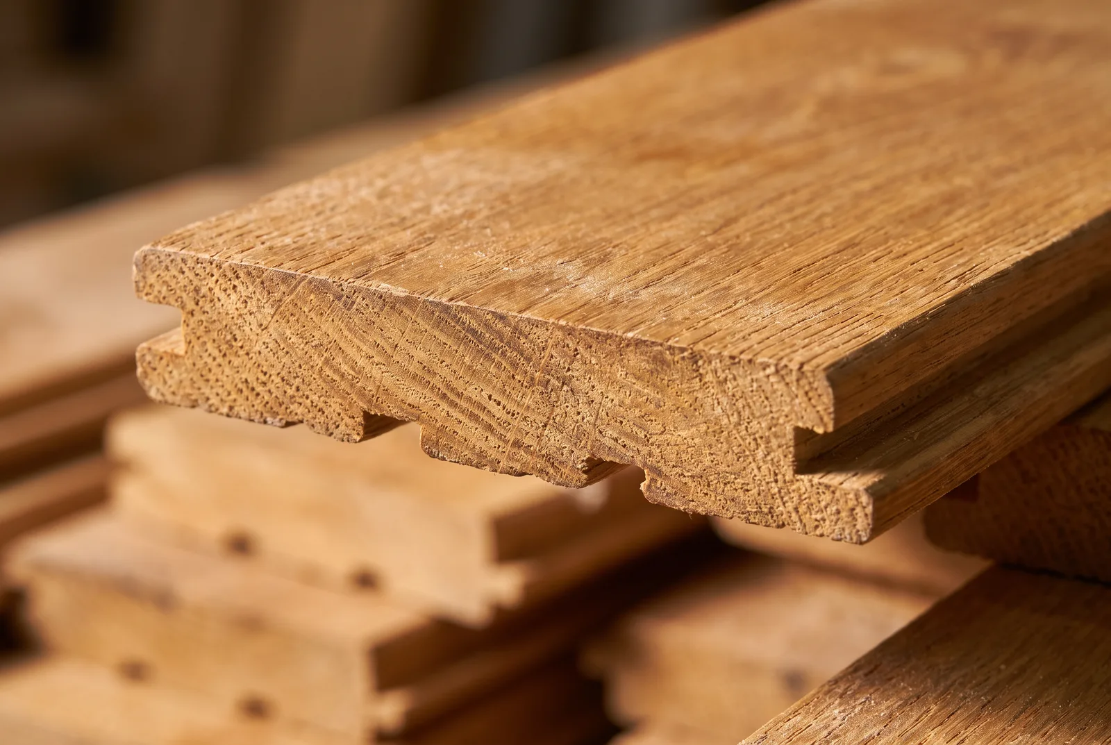 Profil de clic usiné d'une lame de parquet en macro