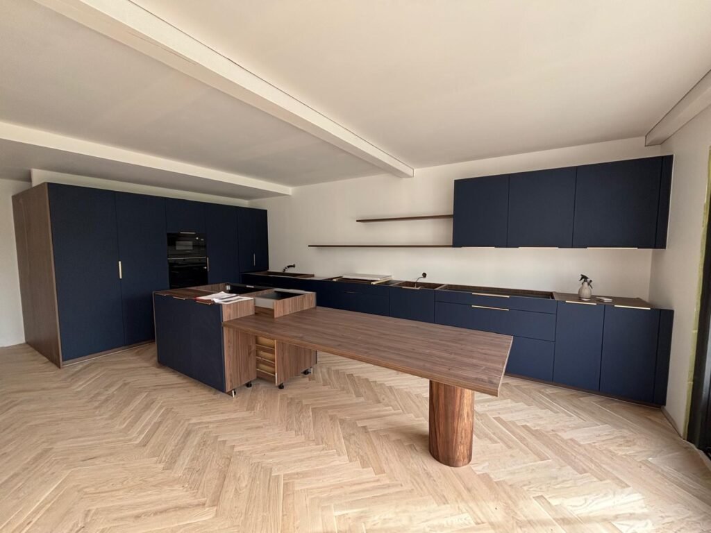 Solid wood 22x70x490 brut — bordeaux — photo 1