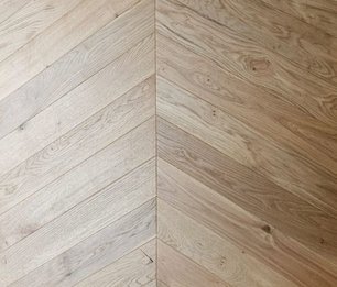 Parquet Eiche point de Hongrie 60° — Peu noueux verni naturel 92x550